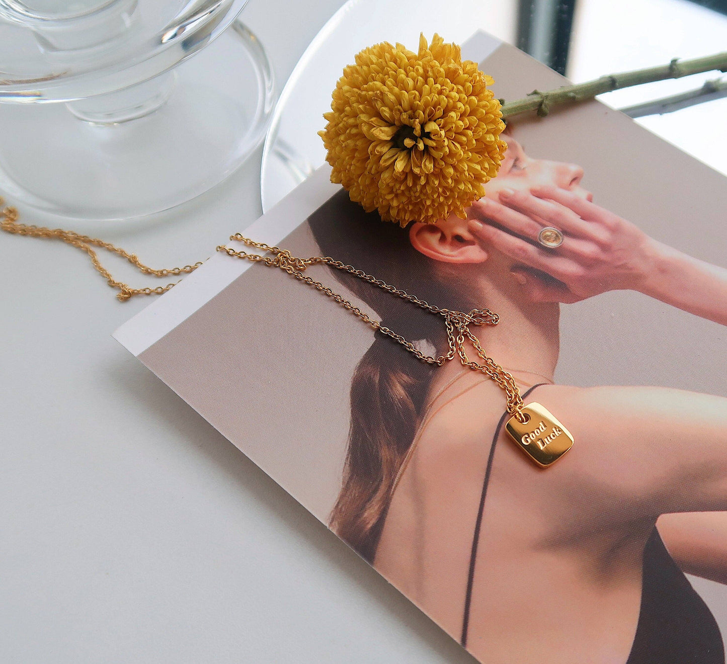 Petit collier carré bonne chance | Or 18 carats rempli