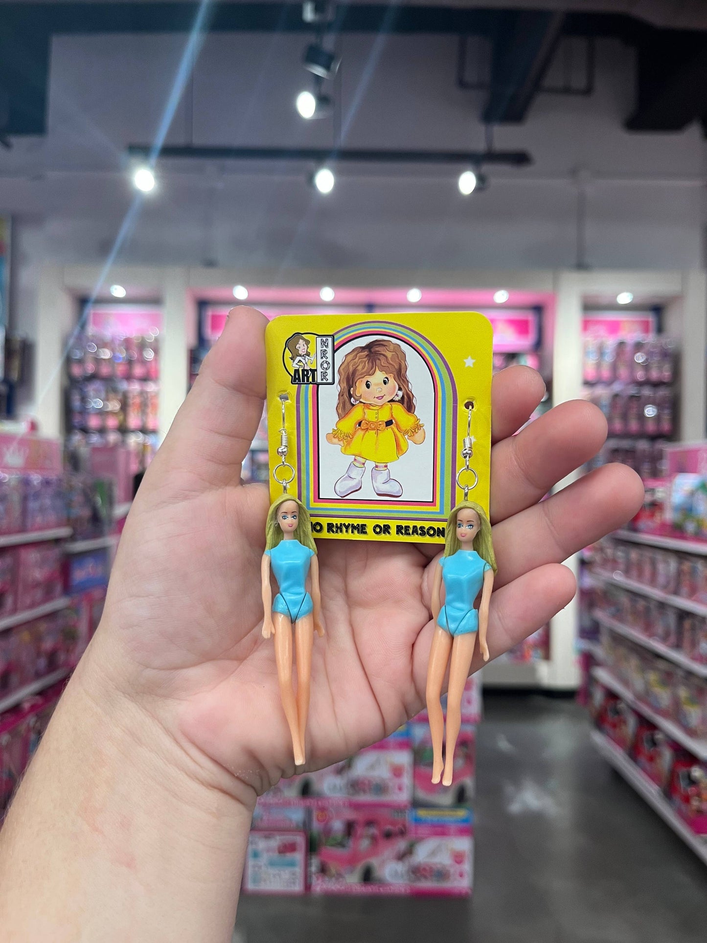 Barbie: Malibu Barbie 🌴 Beach 💅 Poseable Doll Earrings