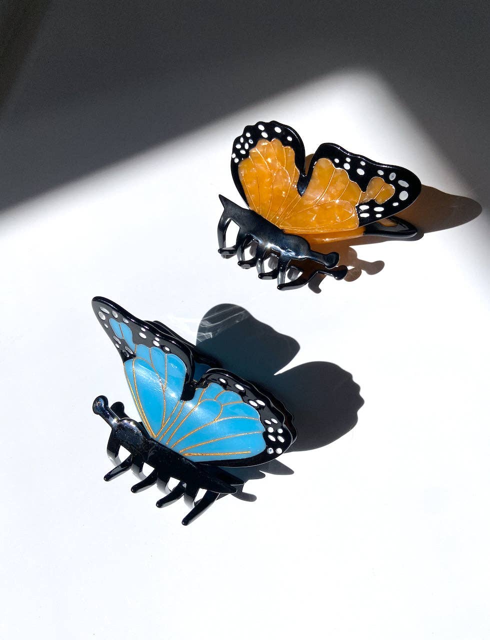 Hand-painted Blue Monarch Butterfly Claw Hair Clip 🦋 Eco-Friendly