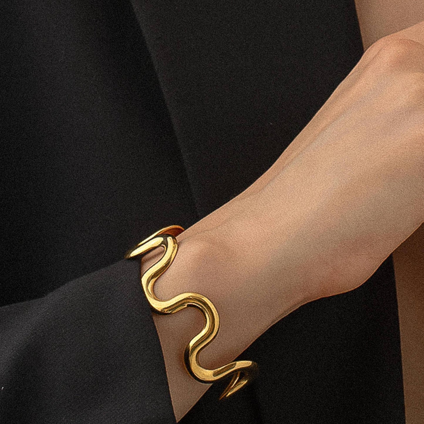 Ride that Wave | 18K Gold Plated Non-Tarnish Wavy Bold Statement Bracelet