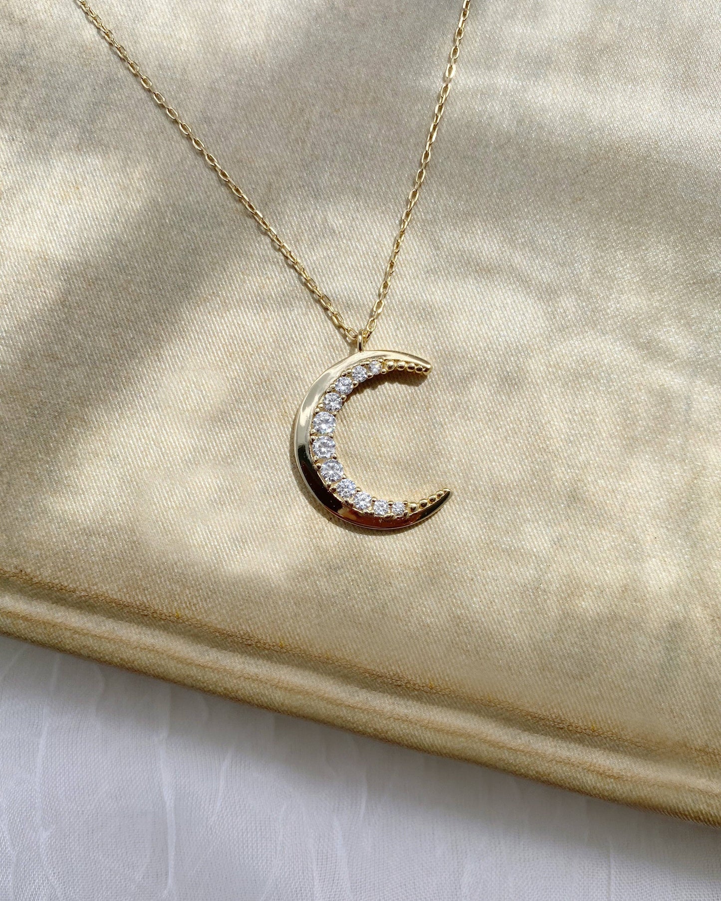 Rian Crescent Moon Necklace: Gold