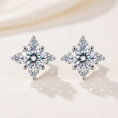 Boucles d'oreilles à tige trèfle moissanite Four-ever A Lucky Girl en argent sterling