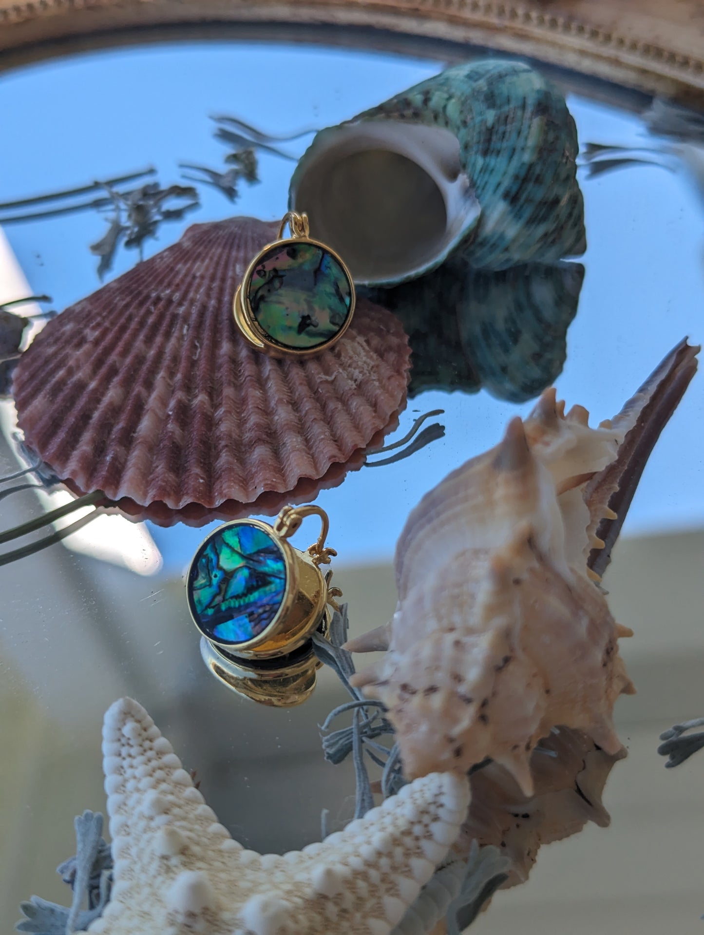 Kuori 18K Gold Round Natural Abalone Shell Earring