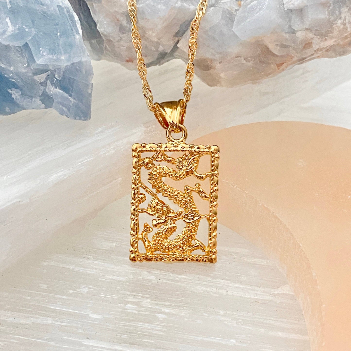 Collier Dragon du Pays des Merveilles : 20 pouces / Singapour plaqué 18 carats